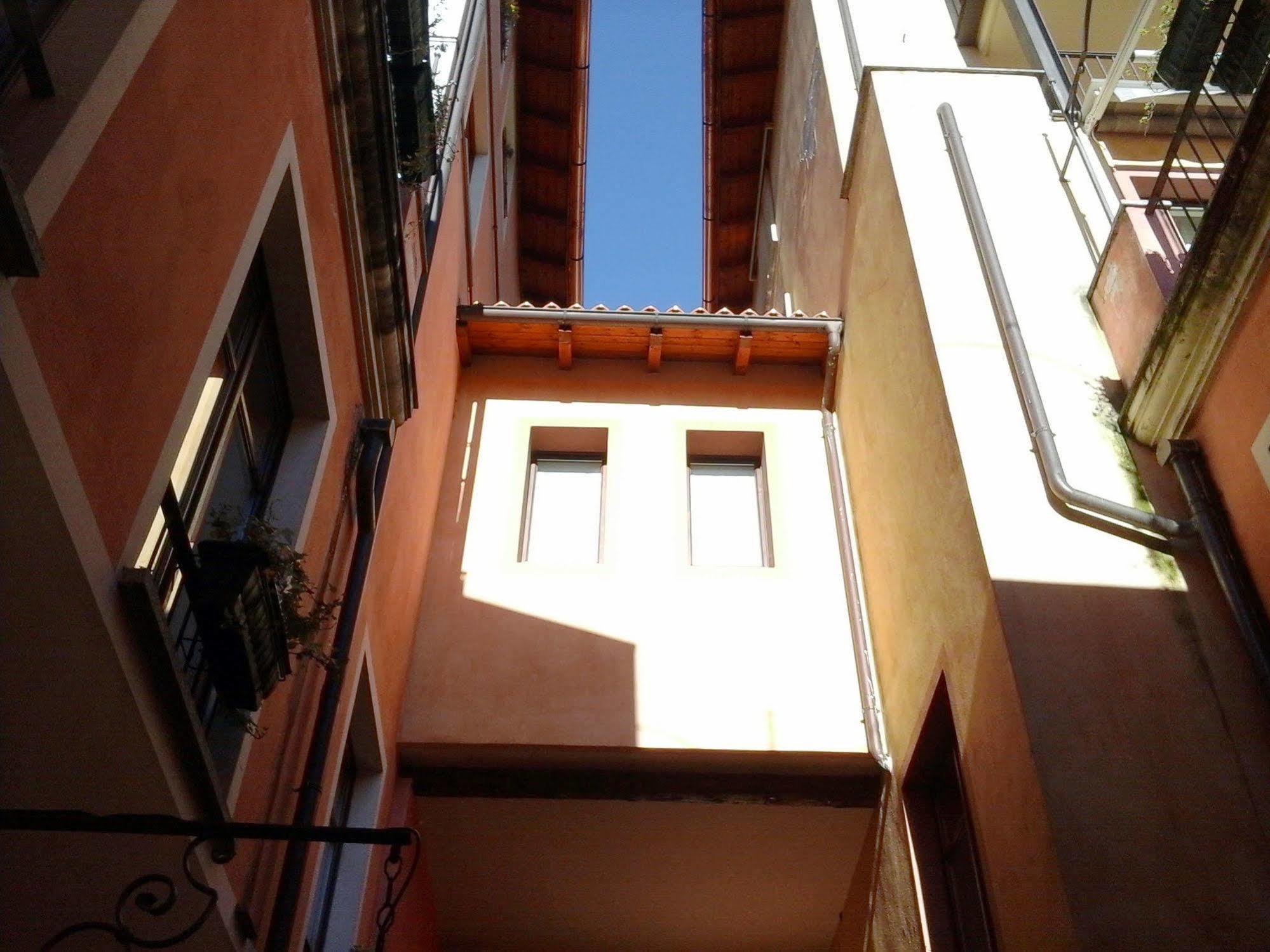 Hotel La Contrada Verbania Exterior photo